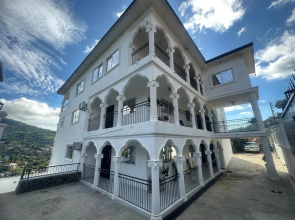 2 Bed Apartment Sleeps 4 - Jacuzzi, Parking, Wifi