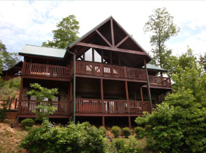 Bear Slide 4 Bedroom Home with Mountain View