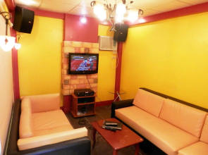 OYO 142 Golden Belle Apartelle and Suites