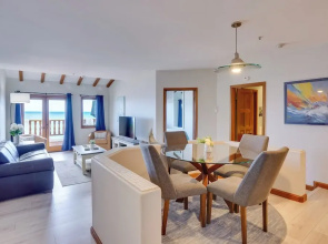 Bright Catalina Island Condo w/ Ocean Views!