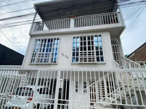 Hermoso apartamento con piscina y ascensor.
