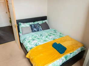 Delightful Central, Seaside Apartment-with free parking