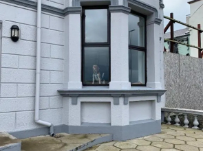 Stunning 3 bed seafront mansion building sleeps 6 adults or 8 with kids