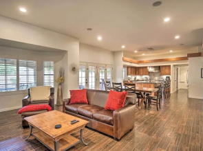 11 Mi to Phoenix: Tempe Escape w/ Patio & Bar!