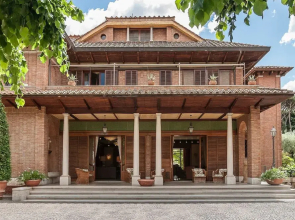 Near Rome Villa Pool Tennis Courts Perfect Family Reunion or Off-site Meeting