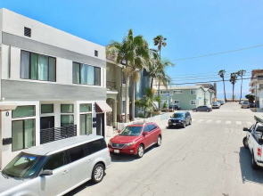 New Beach & Bay Retreat Full of Amenities!