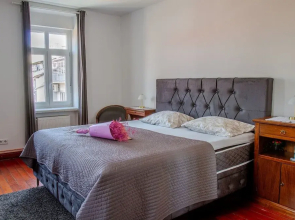 Chic Antique Dana Zagreb center view