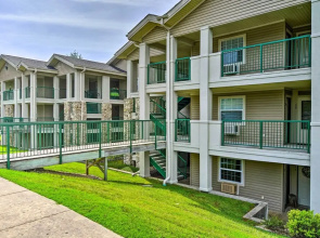 Resort Condo in Branson: 4 Mi to the 76 Strip!