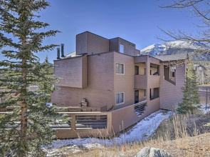 Condo w/ Views & Hot Tub Access in Silverthorne!