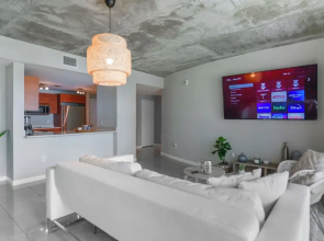 Amazing Family Apt with Pool at Midblock Miami