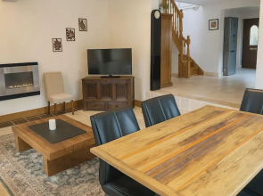 Sleeps 4 - Old Farmhouse - Near Pendle Hill