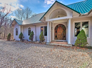 Expansive Murphy Retreat w/ Mountain Views!