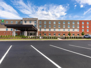 Holiday Inn Express & Suites Chicago - Hoffman Estates by IHG