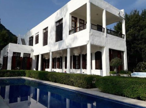 Brassiere Beach Resort