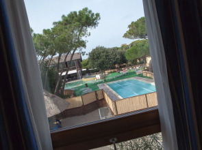 Canado Club Family Village