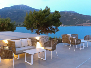 Trizonia Bay Hotel