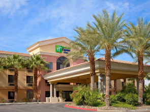 Hampton Inn & Suites Cathedral City