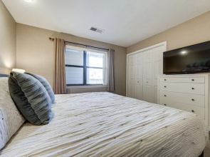 Lakefront Branson Penthouse w/ Resort Amenities!