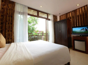 Artisan Lakeview Hotel