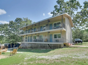 Pool & Dock Access: Apt on Table Rock Lake