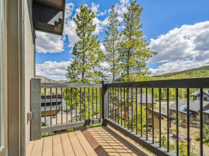 Wolverine Lookout 3 Bedroom Townhouse by Redawning
