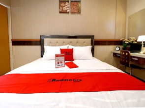 RedDoorz Plus Near Universitas Sumatera Utara