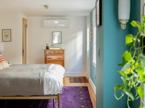 Wyatt's Saloon Guest House 2