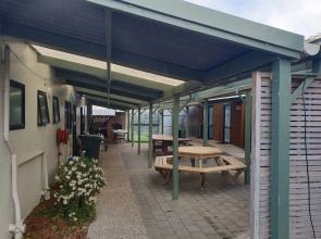 Tidewater Motel and Tourist Park - Hostel