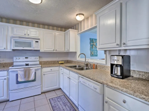 Resort Pool & Golf: Palmetto Dunes Beach Villa