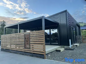 Brand New comfort and peaceful retreat in Duvauchelle