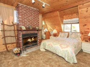 Fawnskin Lakeside Cabin - Nice Cozy Duplex With Mountain Views With A Jet Tub! 1 Bedroom Cabin