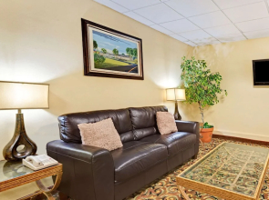 Ramada Kittery