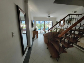 Apartamento duplex frente al mar con playa privada