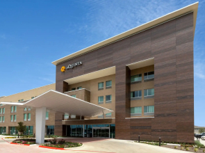 La Quinta Inn & Suites by Wyndham Round Rock near Kalahari