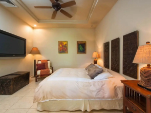 Amazing 2B + 2 1/2 Bathroom Condo