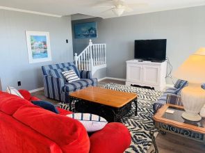J Chalet - 4 Br Home
