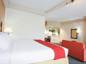 Holiday Inn Express And Suites Ft. Bragg