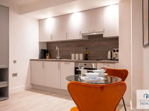 Modern Queen Street Apartment In The Heart Of Town 5