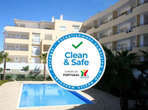 C02 - Luxury 3 Bed With Pool View