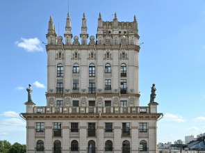 Апартаменты в башне на улице Кирова 1