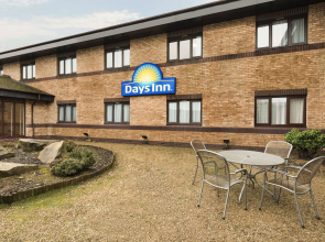 Days Inn by Wyndham Abington M74