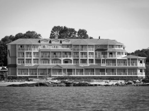 Madison Beach Hotel, Curio Collection by Hilton