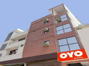 OYO 87826 Hotel Clarke Inn