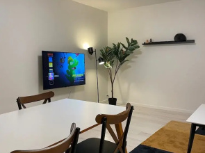 Cozy Backhouse With Large Private Garden