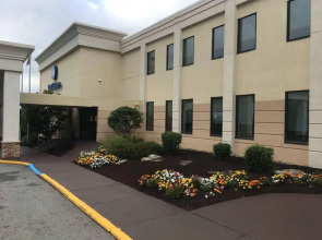 Monroeville Plaza Hotel