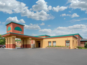 Posh Inn & Suites