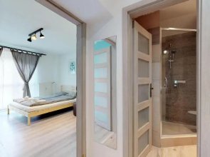 Nautical Studio - Steps from Main Bus Station