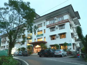 lhaki Hotel
