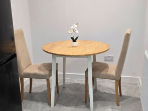 Central 1 Bed Apartment - Sleeps 2 With Wifi