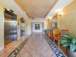 Lux Condo at Yacht Club 10min from Beach